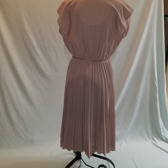 Beautiful Taupe Vintage Dress - Picture 2 of 2